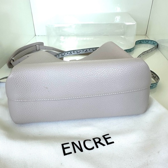 Encre Women's Sophisticated Champagne Shoulder Bag - Picture 13 of 13